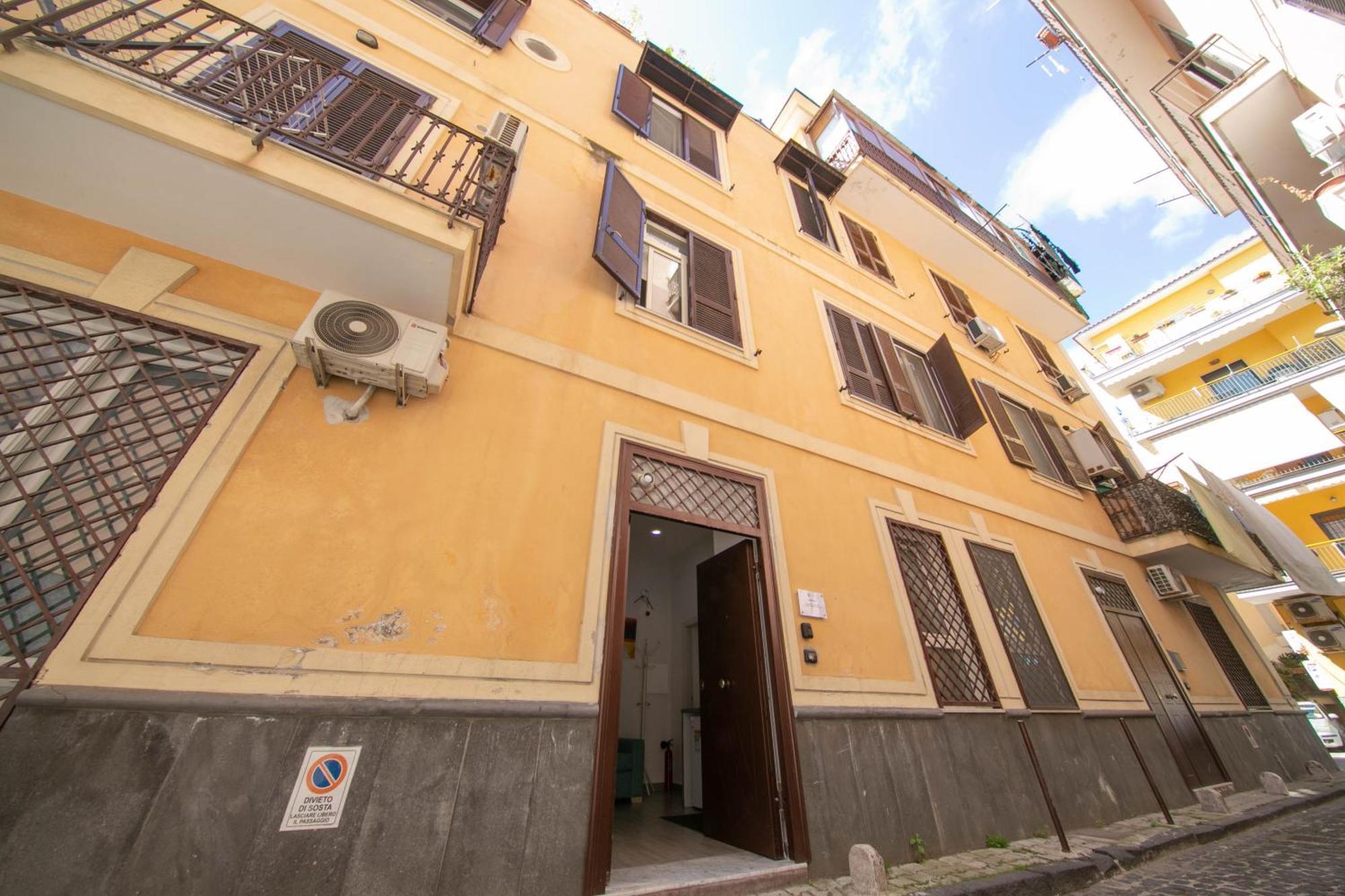 Casa Vacanze Alma B&B Grazioso Appartamento Sul Lungomare Di Pozzuoli A 300Mt Dal Centro E Dal Rione Terra By Movery エクステリア 写真