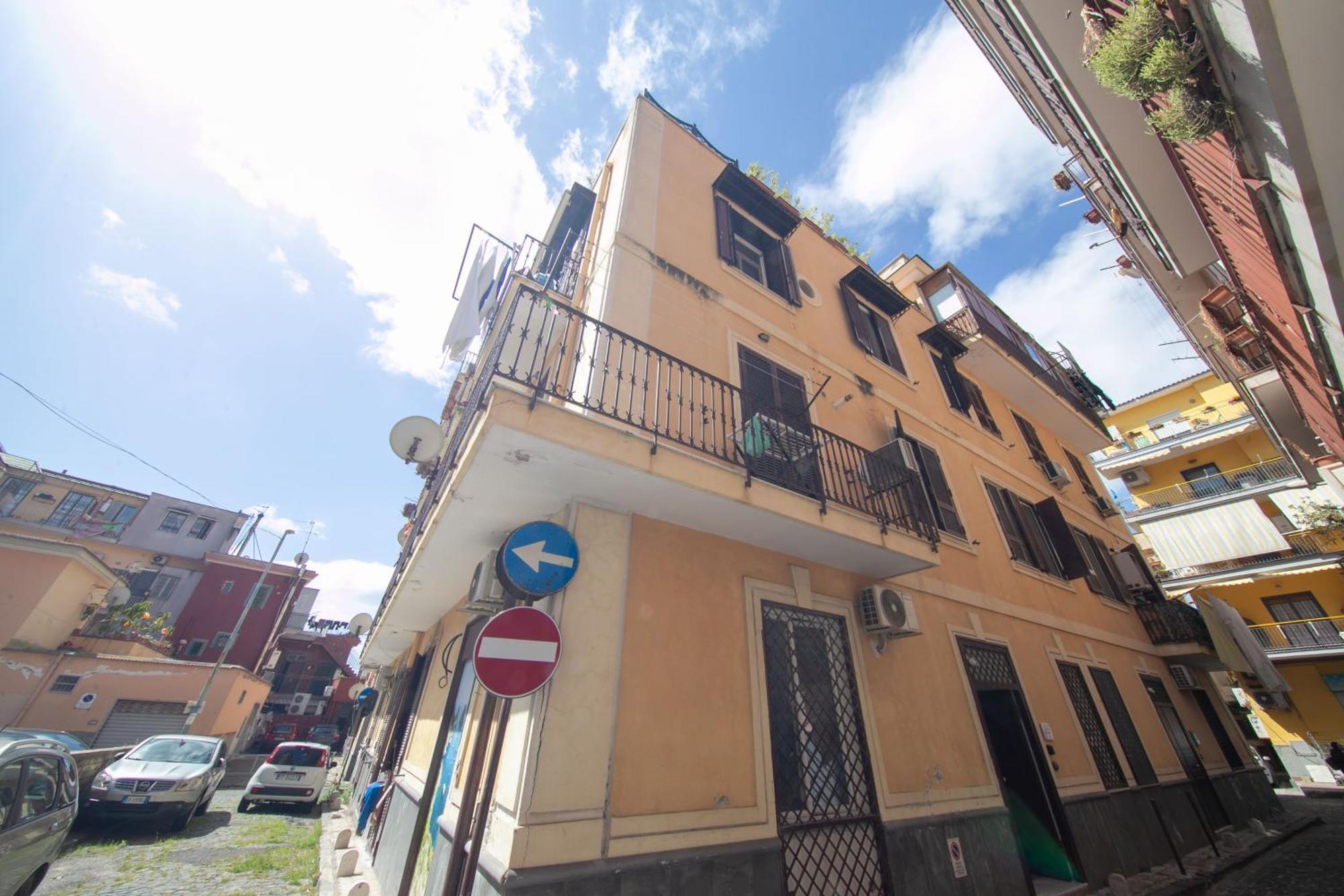 Casa Vacanze Alma B&B Grazioso Appartamento Sul Lungomare Di Pozzuoli A 300Mt Dal Centro E Dal Rione Terra By Movery エクステリア 写真