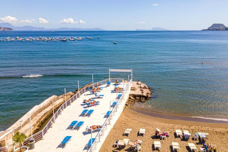 Casa Vacanze Alma B&B Grazioso Appartamento Sul Lungomare Di Pozzuoli A 300Mt Dal Centro E Dal Rione Terra By Movery エクステリア 写真