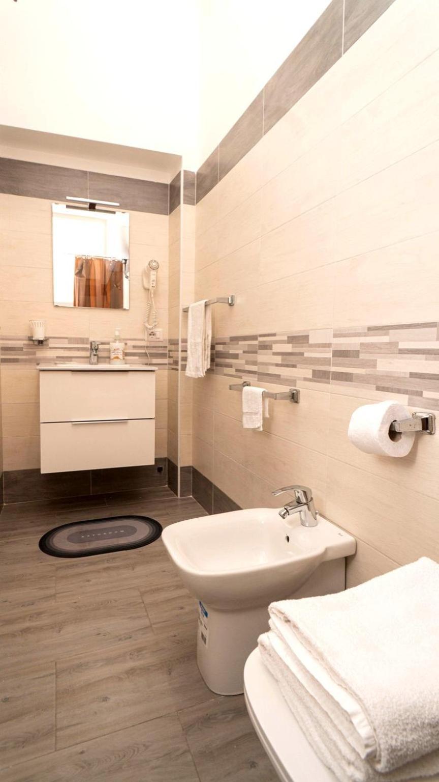 Casa Vacanze Alma B&B Grazioso Appartamento Sul Lungomare Di Pozzuoli A 300Mt Dal Centro E Dal Rione Terra By Movery エクステリア 写真